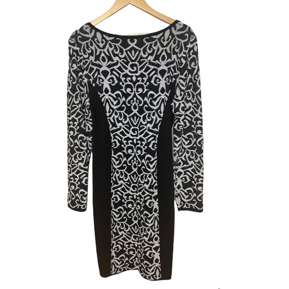 CARMEN MARC VALVO -Black and white pattern sweater dress. - Picture 7 of 11